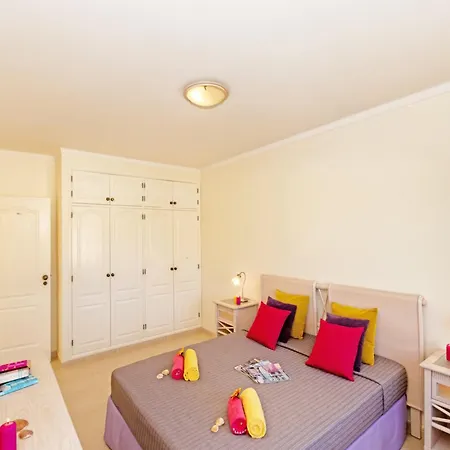 Holiday Home In Portimao Near Beaches بيت للعطل *