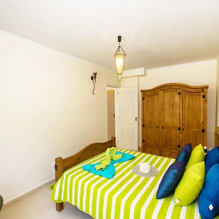 Townhouse Moreton Oasis Getaway